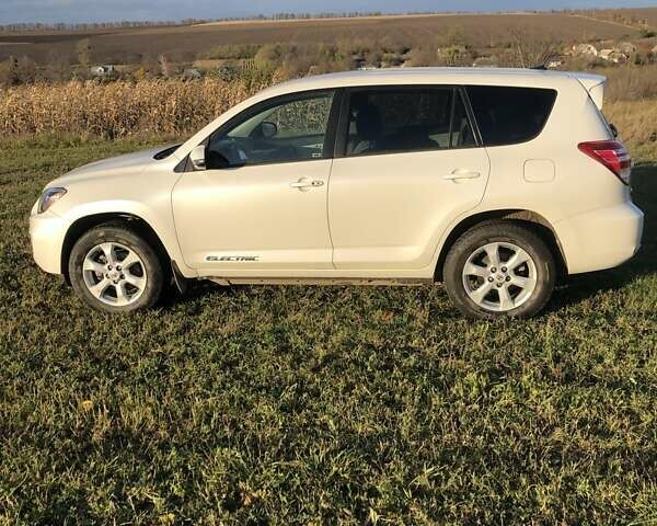 Білий Тойота RAV4 EV, об'ємом двигуна 0 л та пробігом 152 тис. км за 11400 $, фото 10 на Automoto.ua