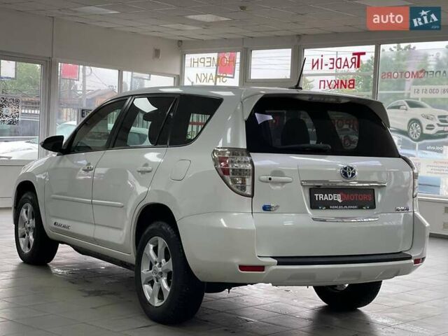 Білий Тойота RAV4 EV, об'ємом двигуна 0 л та пробігом 238 тис. км за 8490 $, фото 7 на Automoto.ua