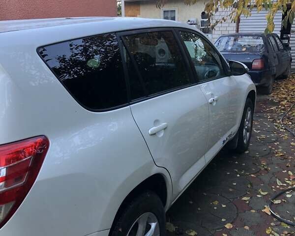 Білий Тойота RAV4 EV, об'ємом двигуна 0 л та пробігом 152 тис. км за 11400 $, фото 7 на Automoto.ua