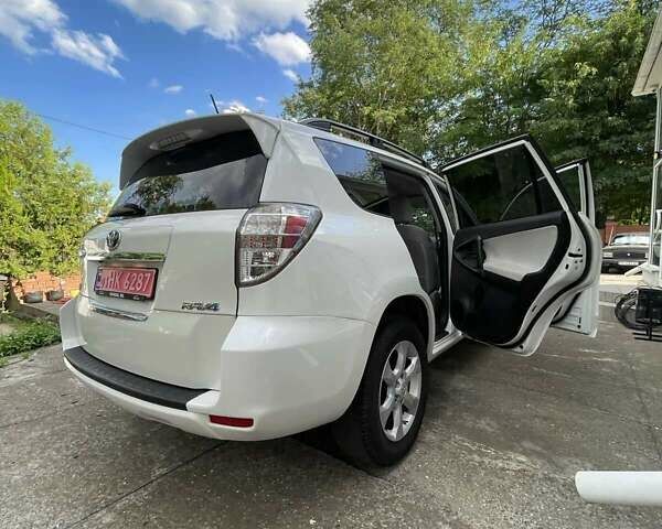 Белый Тойота RAV4 EV, объемом двигателя 0 л и пробегом 99 тыс. км за 11900 $, фото 6 на Automoto.ua