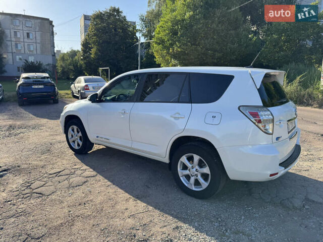 Белый Тойота RAV4 EV, объемом двигателя 0 л и пробегом 159 тыс. км за 10900 $, фото 9 на Automoto.ua