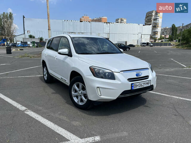 Белый Тойота RAV4 EV, объемом двигателя 0 л и пробегом 226 тыс. км за 8500 $, фото 7 на Automoto.ua