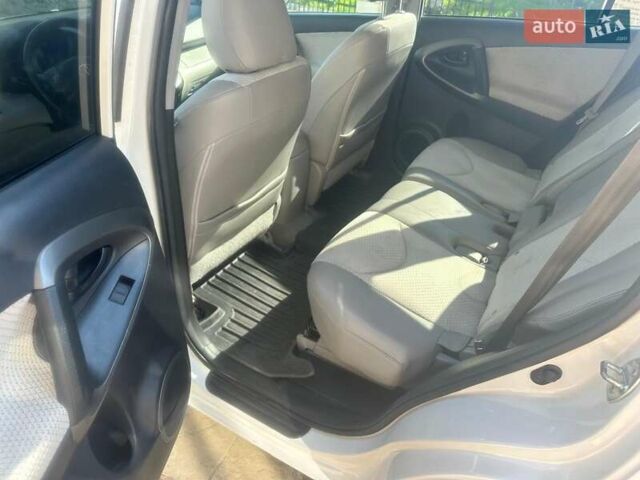 Белый Тойота RAV4 EV, объемом двигателя 0 л и пробегом 208 тыс. км за 9500 $, фото 9 на Automoto.ua