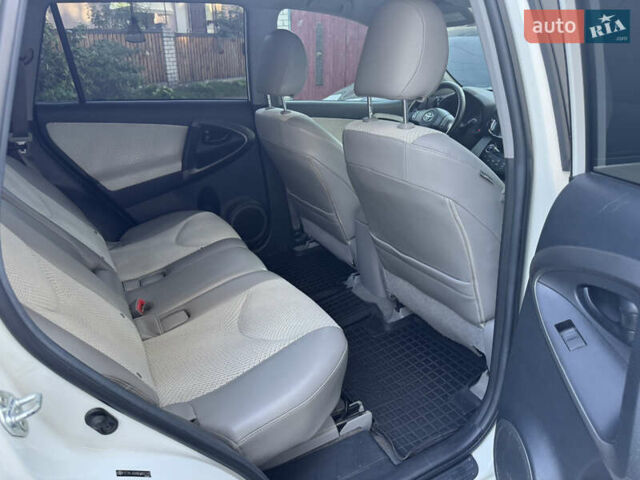 Тойота RAV4 EV 2013 в Житомире на Automoto.ua Белый Тойота RAV4 EV, объемом двигателя 0 л и пробегом 158 тыс. км за 10400 $, фото 13 на Automoto.ua
