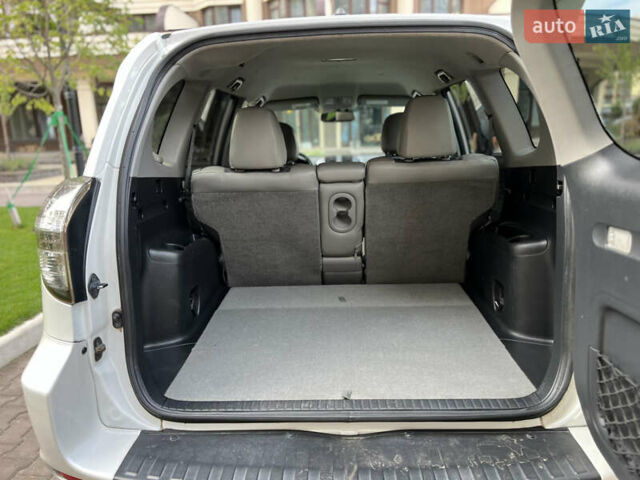 Білий Тойота RAV4 EV, об'ємом двигуна 0 л та пробігом 165 тис. км за 9200 $, фото 13 на Automoto.ua