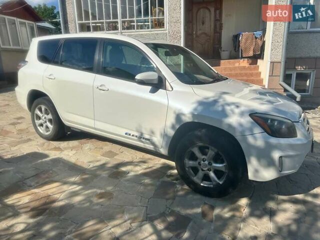 Белый Тойота RAV4 EV, объемом двигателя 0 л и пробегом 208 тыс. км за 9500 $, фото 3 на Automoto.ua