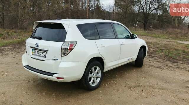 Білий Тойота RAV4 EV, об'ємом двигуна 0 л та пробігом 117 тис. км за 9300 $, фото 7 на Automoto.ua