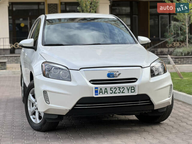 Білий Тойота RAV4 EV, об'ємом двигуна 0 л та пробігом 165 тис. км за 9200 $, фото 5 на Automoto.ua