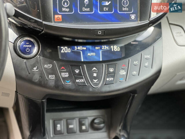 Білий Тойота RAV4 EV, об'ємом двигуна 0 л та пробігом 165 тис. км за 9200 $, фото 9 на Automoto.ua