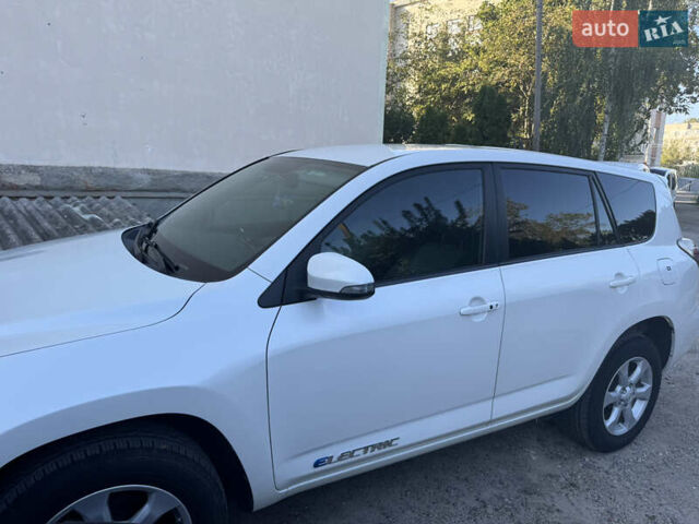 Тойота RAV4 EV 2013 в Житомире на Automoto.ua Белый Тойота RAV4 EV, объемом двигателя 0 л и пробегом 158 тыс. км за 10400 $, фото 3 на Automoto.ua