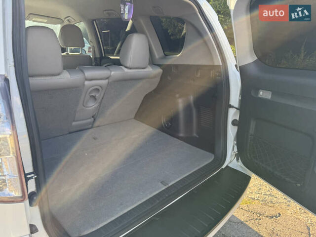 Белый Тойота RAV4 EV, объемом двигателя 0 л и пробегом 159 тыс. км за 10900 $, фото 21 на Automoto.ua