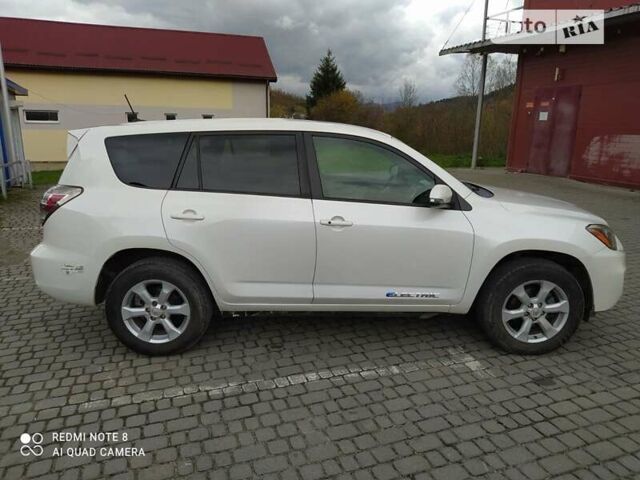 Белый Тойота RAV4 EV, объемом двигателя 0 л и пробегом 155 тыс. км за 15800 $, фото 6 на Automoto.ua