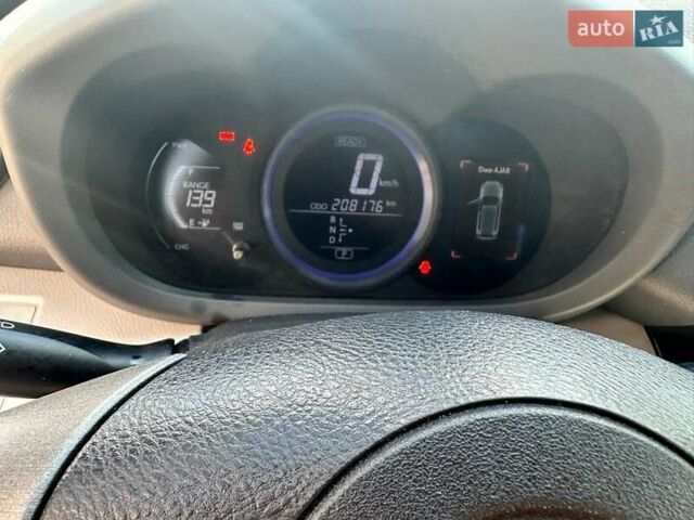 Белый Тойота RAV4 EV, объемом двигателя 0 л и пробегом 208 тыс. км за 9500 $, фото 7 на Automoto.ua