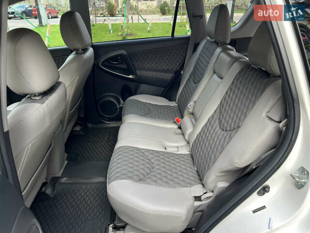 Білий Тойота RAV4 EV, об'ємом двигуна 0 л та пробігом 165 тис. км за 9200 $, фото 12 на Automoto.ua