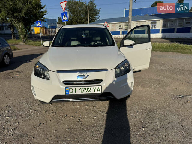 Белый Тойота RAV4 EV, объемом двигателя 0 л и пробегом 159 тыс. км за 10900 $, фото 6 на Automoto.ua