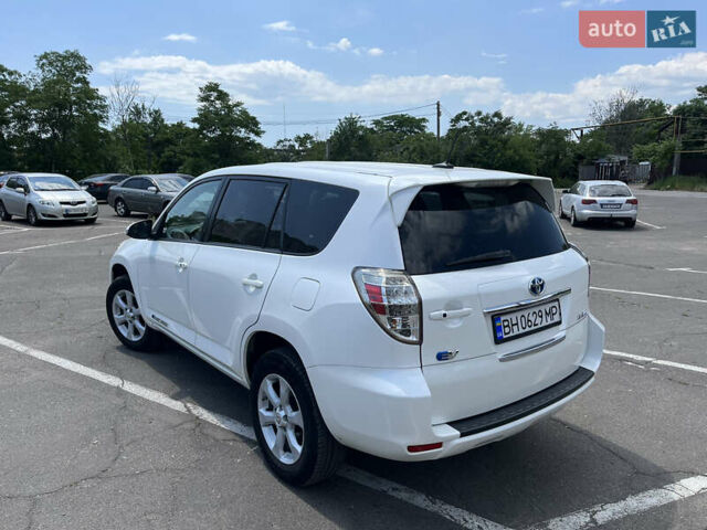 Белый Тойота RAV4 EV, объемом двигателя 0 л и пробегом 226 тыс. км за 8500 $, фото 4 на Automoto.ua