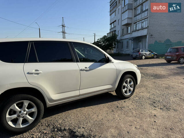 Белый Тойота RAV4 EV, объемом двигателя 0 л и пробегом 159 тыс. км за 10900 $, фото 12 на Automoto.ua