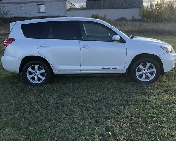 Білий Тойота RAV4 EV, об'ємом двигуна 0 л та пробігом 152 тис. км за 11400 $, фото 12 на Automoto.ua