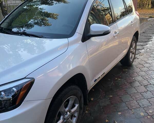 Білий Тойота RAV4 EV, об'ємом двигуна 0 л та пробігом 152 тис. км за 11400 $, фото 19 на Automoto.ua