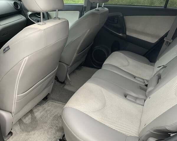 Білий Тойота RAV4 EV, об'ємом двигуна 0 л та пробігом 93 тис. км за 13700 $, фото 9 на Automoto.ua