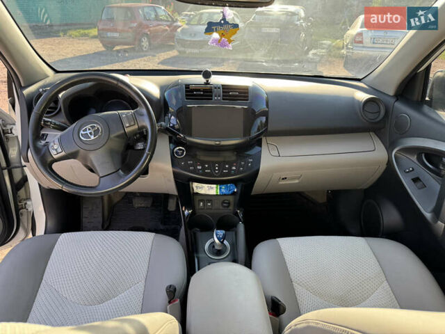 Белый Тойота RAV4 EV, объемом двигателя 0 л и пробегом 159 тыс. км за 10900 $, фото 19 на Automoto.ua