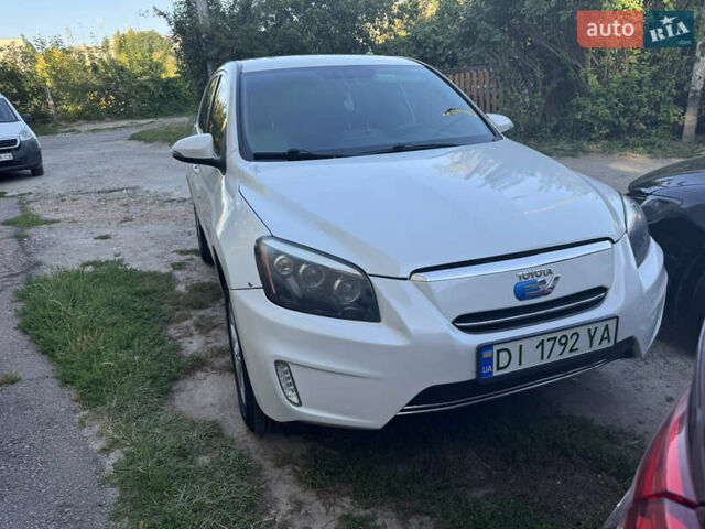 Белый Тойота RAV4 EV, объемом двигателя 0 л и пробегом 159 тыс. км за 10900 $, фото 29 на Automoto.ua