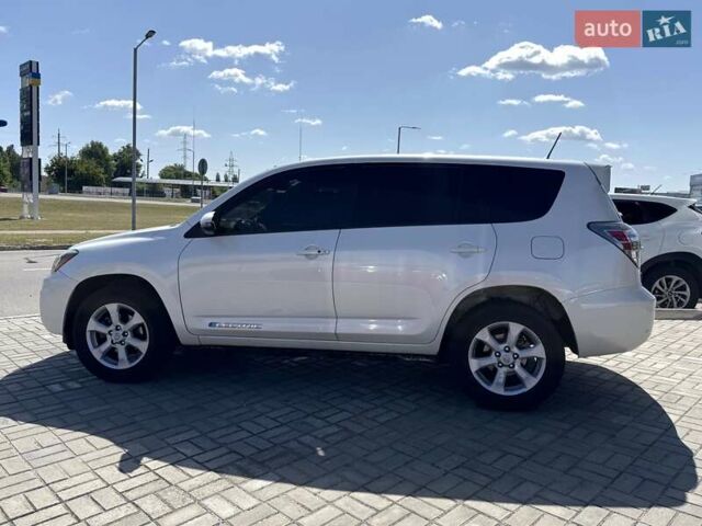 Білий Тойота RAV4 EV, об'ємом двигуна 0 л та пробігом 205 тис. км за 9200 $, фото 7 на Automoto.ua