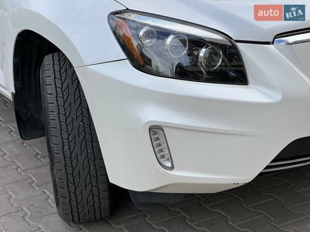 Білий Тойота RAV4 EV, об'ємом двигуна 0 л та пробігом 165 тис. км за 9200 $, фото 19 на Automoto.ua