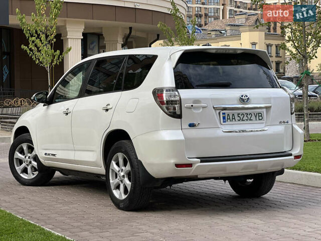 Білий Тойота RAV4 EV, об'ємом двигуна 0 л та пробігом 165 тис. км за 9200 $, фото 1 на Automoto.ua