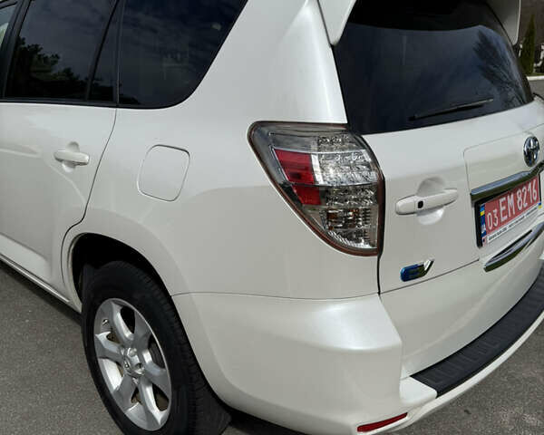 Белый Тойота RAV4 EV, объемом двигателя 0 л и пробегом 157 тыс. км за 11500 $, фото 11 на Automoto.ua