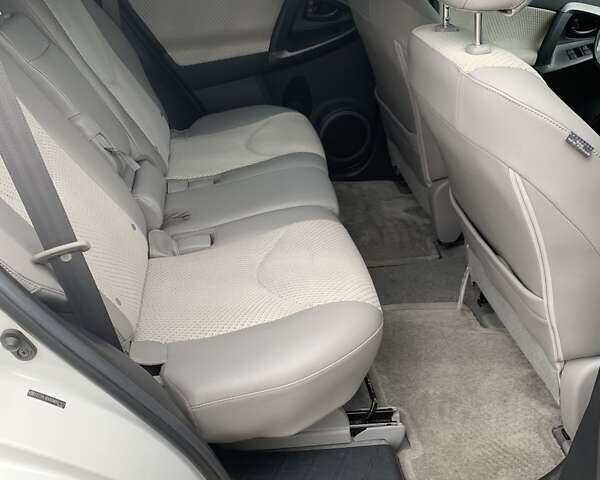 Білий Тойота RAV4 EV, об'ємом двигуна 0 л та пробігом 93 тис. км за 13700 $, фото 7 на Automoto.ua