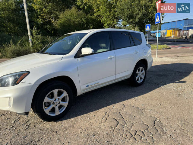 Белый Тойота RAV4 EV, объемом двигателя 0 л и пробегом 159 тыс. км за 10900 $, фото 1 на Automoto.ua