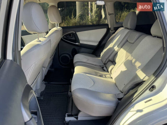 Белый Тойота RAV4 EV, объемом двигателя 0 л и пробегом 159 тыс. км за 10900 $, фото 17 на Automoto.ua