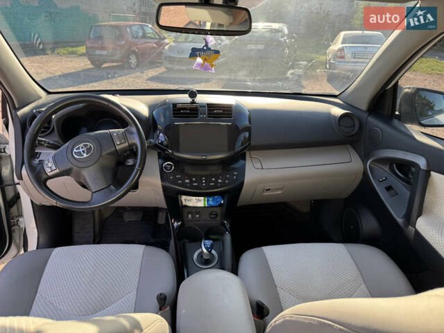 Тойота RAV4 EV 2013 в Житомире на Automoto.ua Белый Тойота RAV4 EV, объемом двигателя 0 л и пробегом 158 тыс. км за 10400 $, фото 22 на Automoto.ua
