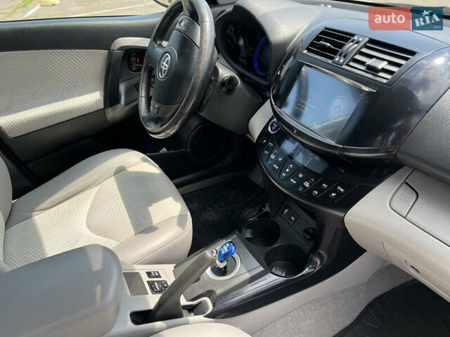 Белый Тойота RAV4 EV, объемом двигателя 0 л и пробегом 226 тыс. км за 8500 $, фото 13 на Automoto.ua