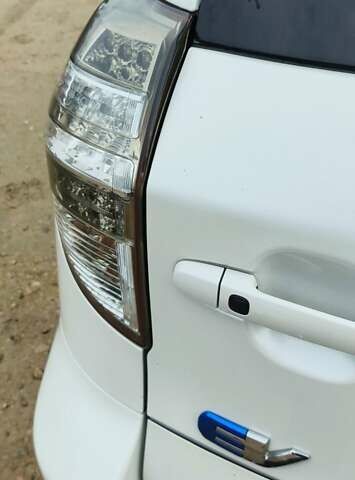 Білий Тойота RAV4 EV, об'ємом двигуна 0 л та пробігом 117 тис. км за 9300 $, фото 1 на Automoto.ua