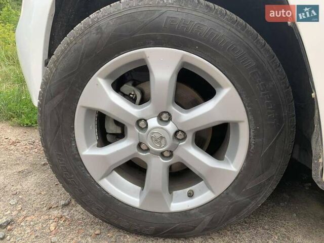 Білий Тойота RAV4 EV, об'ємом двигуна 0 л та пробігом 93 тис. км за 13700 $, фото 15 на Automoto.ua