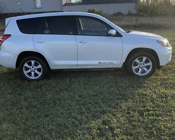Білий Тойота RAV4 EV, об'ємом двигуна 0 л та пробігом 152 тис. км за 11400 $, фото 11 на Automoto.ua