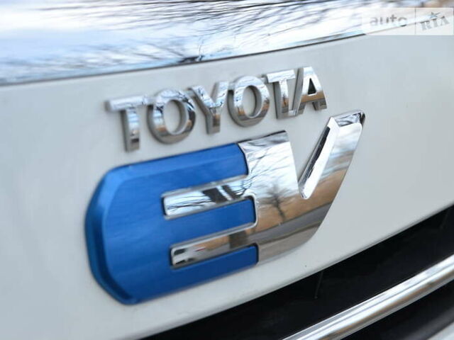 Білий Тойота RAV4 EV, об'ємом двигуна 0 л та пробігом 99 тис. км за 13500 $, фото 17 на Automoto.ua