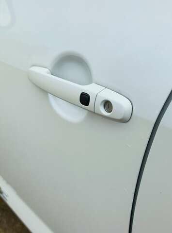 Білий Тойота RAV4 EV, об'ємом двигуна 0 л та пробігом 117 тис. км за 9300 $, фото 2 на Automoto.ua