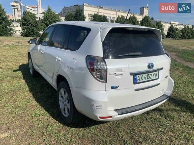 Білий Тойота RAV4 EV, об'ємом двигуна 0 л та пробігом 196 тис. км за 9950 $, фото 13 на Automoto.ua