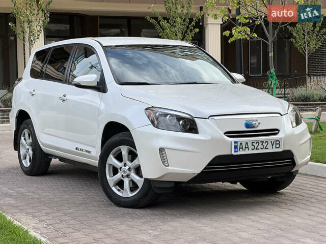 Білий Тойота RAV4 EV, об'ємом двигуна 0 л та пробігом 165 тис. км за 9200 $, фото 4 на Automoto.ua