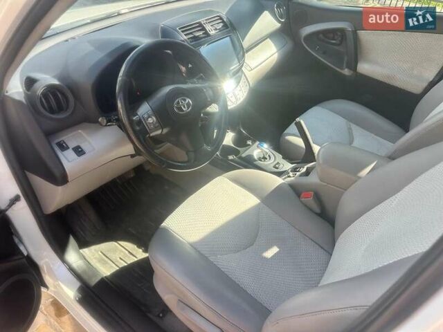 Белый Тойота RAV4 EV, объемом двигателя 0 л и пробегом 208 тыс. км за 9500 $, фото 5 на Automoto.ua