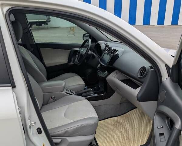 Тойота RAV4 EV 2014 в Одессе на Automoto.ua Белый Тойота RAV4 EV, объемом двигателя 0 л и пробегом 130 тыс. км за 13150 $, фото 1 на Automoto.ua