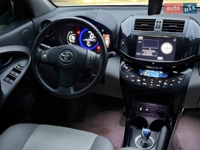 Белый Тойота RAV4 EV, объемом двигателя 0 л и пробегом 201 тыс. км за 11999 $, фото 22 на Automoto.ua