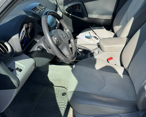 Білий Тойота RAV4 EV, об'ємом двигуна 0 л та пробігом 102 тис. км за 10200 $, фото 7 на Automoto.ua