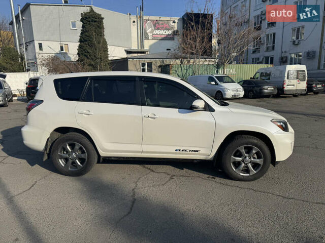 Білий Тойота RAV4 EV, об'ємом двигуна 0 л та пробігом 183 тис. км за 12000 $, фото 3 на Automoto.ua