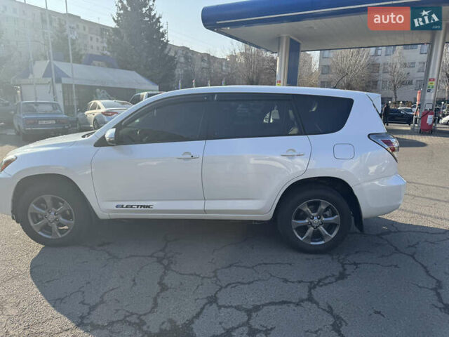 Білий Тойота RAV4 EV, об'ємом двигуна 0 л та пробігом 183 тис. км за 12000 $, фото 7 на Automoto.ua