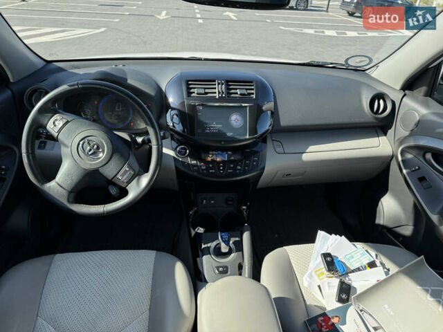 Білий Тойота RAV4 EV, об'ємом двигуна 0 л та пробігом 102 тис. км за 10200 $, фото 17 на Automoto.ua