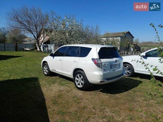Білий Тойота RAV4 EV, об'ємом двигуна 0 л та пробігом 220 тис. км за 11500 $, фото 1 на Automoto.ua
